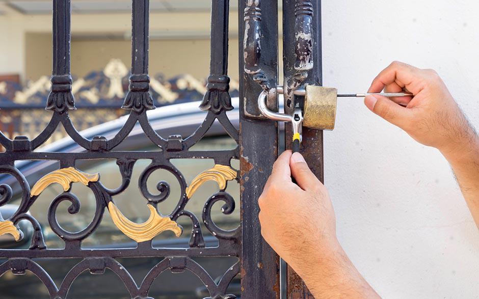 l'artisan serrurier Breuillet